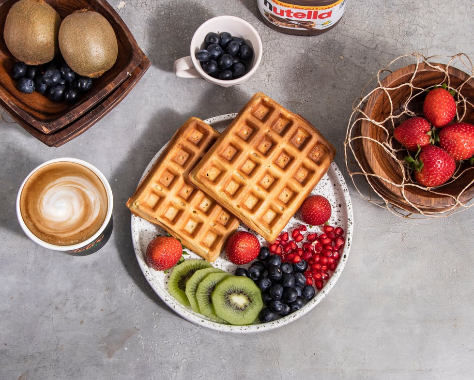 Waffles with Strawberries and Kiwi 